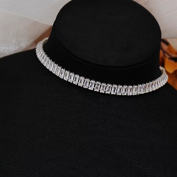 18K WHITE GOLD DIAMOND CHOKER NECKLACE - Picture 3 of 5